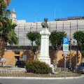 Statue von Matteo Renato Imbriani-Poerio, am Piazza Plebiscito