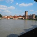 Ponte Scaligero oder Ponte di Castelvecchio über die Etsch und das Castelvecchio