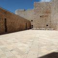 Südlicher Innenhof des Castello Svevo di Trani