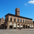 Piazza Maggiore mit dem Palazzo del Podestà
