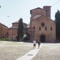 Basilica Santuario Santo Stefano, ein komplex aus 7 Kirchen. 
Links: Chiesa del Santo Sepolcro
Rechts: Chiesa del Crocifisso