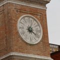 Obere Uhr am Uhrenturm, Torre dellOrologio an der Piazza Tre Marti