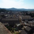 Blick von der Via San Salvatore im historischen Teil von Bolsena auf Bolsena