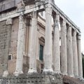 Forum Romanum: Tempel des Antoninus und der Faustina (San Lorenzo in Miranda)