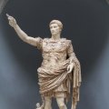 Panzerstatue des Augustus von Prima Porta im Braccio Nuovo