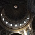 Diesmal die Kuppel von San Pietro (Petersdom) von unten.
