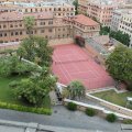 Ein Tennisplatz im Vatikan. Aus dem Fenster des Museo Pio Clementino entdeckt.