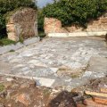 Bodenfliesen der Domus su via degli Augustali in der Nähe der Terme del Nuotatore in Ostia Antica (41°4517.90" N  12°1728.07" O)