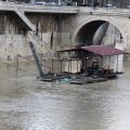 Tiber mit Hochwasser an der Ponte Cavour