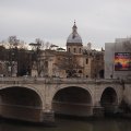 Ponte Cavour über den Tiber mit der Chiesa di San Rocco allAugusteo im Hintergrund