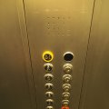 Im Aufzug in unserem Hotel