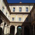 Im Hof der Chiesa di San Gregorio al Celio