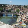 Tiber und Ponte Vittorio Emanuele II von der Dachterrasse des Castel SantAngelo