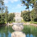 Blick über die Peschiere (Fischteiche) zur Fontana di Nettuno