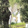 Im Hintergrund der Fontana di Nettuno