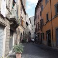 Via S. Lorenzo, hinten: Torre del Borgognone