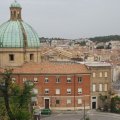 Ausblick auf Ancona mit der Chiesa dei SS. Pellegrino e Teresa