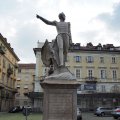 Monumento a Guglielmo Pepe auf der Piazza Maria Teresa