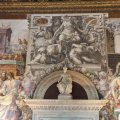 Allegoria della Pace che brucia le armi im Sala delle Udienze im Palazzo Vecchio
