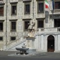 Statua di Cosimo I vor dem Palazzo della Carovana an der Piazza dei Cavalieri