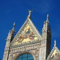 Teile des Hauptfassade des Duomo di Siena