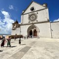 Vorderseite der Basilica Papale e Sacro Convento di San Francesco in Assisi