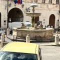 Fontana dei Tre Leoni an der Piazza del Comune