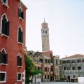 Campo SantAngelo mit dem Kirchturm von San Maurizio