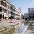 Pfützen auf dem Piazza San Marco