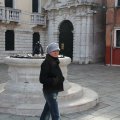 Campo Santo Stefano - hinterm Brunnen der Palazzo Morosini