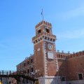 Einfahrt Arsenale di Venezia (rechter Turm) über den Rio de lArsenal