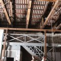 Dachkonstruktion und alte Treppe im Arsenal