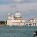 Punta della Dogana vor der Basilica die Santa Maria della Salute