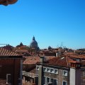 Aussicht von der Scala Contarini del Bovolo zur Kuppel der Basilica di Santa Maria della Salute
