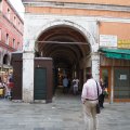 Sotoportego di rialto, neben der Ruga dei Oresi