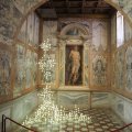 San Sebastiano von Andrea Mantegna in der Galleria G. Franchetti alla Ca dOro und Lichtkunst im Vordergrund