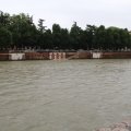 Etsch mit Hochwasser (Aqua Alta) und dem Park Piazza Frà Giovanni